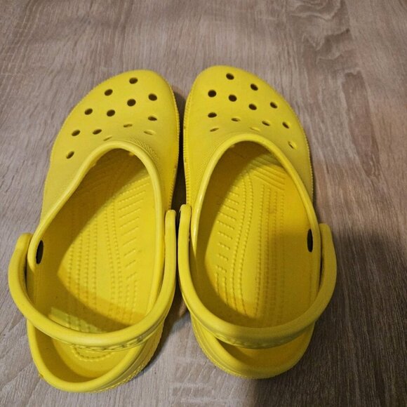 Crocs Bright Yellow Classic Clog Men’s Size 7 Woman’s Size 9 Slip On Shoes - Picture 5 of 8